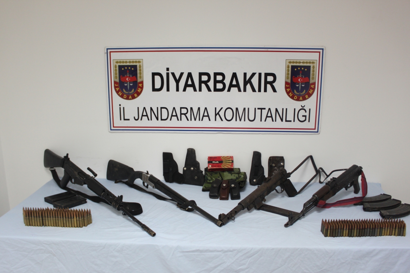 Diyarbakır’da silah ve mühimmat ele geçirildi